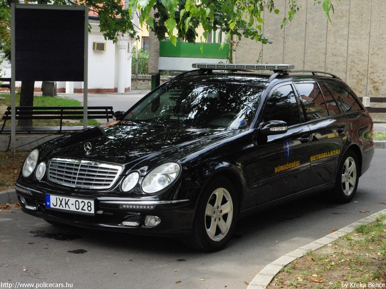 Mercedes-Benz E, Pécs, Koraszülött Mentõszolgálat, fotó: Kreka Bence
Keywords: mentő mentőautó magyar Magyarország JXK-028