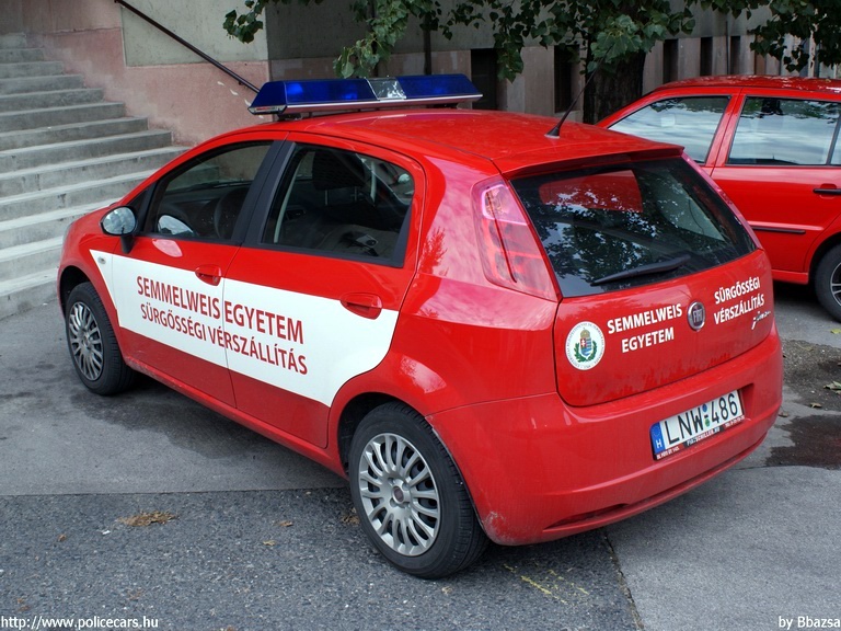 Fiat Punto, vérszállítás, Semmelweis Egyetem, Budapest, fotó: Bbazsa
Keywords: mentő mentőautó magyar Magyarország LNW-486