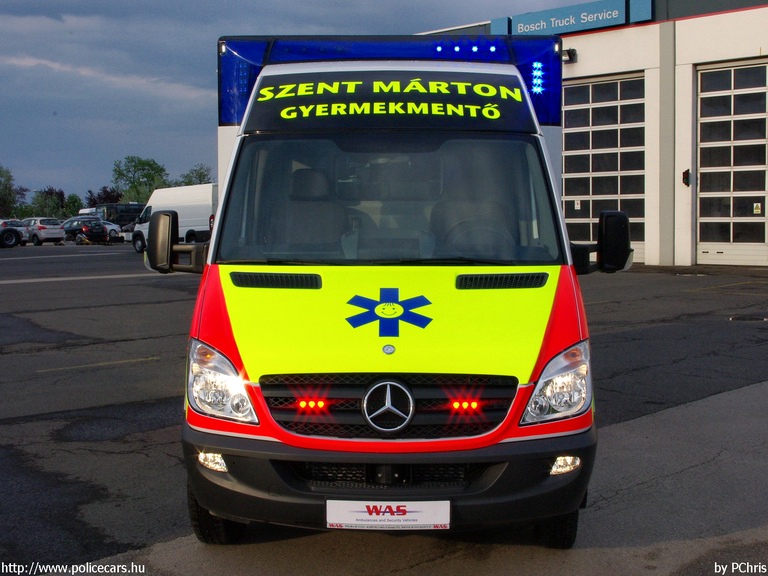 Mercedes-Benz Sprinter II 519 CDi, Budapest, Szent Márton Gyermekmentõ Szolgálat, fotó: PChris
Keywords: mentő mentőautó magyar Magyarország MA03-19