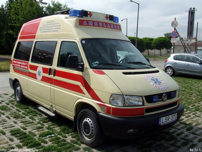Volkswagen Transporter T4 TDi Syncro, Pharmimpex Eü. Kft., fotó: Sz.S.
Keywords: mentő mentőautó magyar Magyarország LSR-370