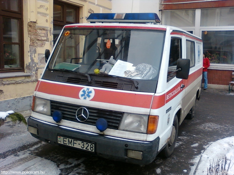 Mercedes-Benz MB100D, betegszállítás, fotó: Bálint
Keywords: mentő mentőautó magyar Magyarország EMF-328