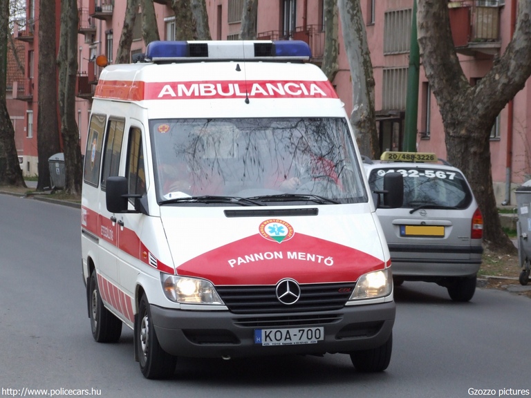 Mercedes-Benz Sprinter, Kaposvár, Pannon Mentõ Kht., fotó: Gzozzo pictures
Keywords: mentő magyar magyarország mentőautó KOA-700