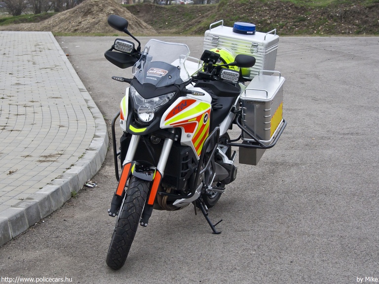 HONDA VFR 1200 X Crosstourer, Országos Mentõszolgálat, fotó: Mike
Keywords: mentő mentőmotor motor magyar OMSZ Magyarország UKP-445