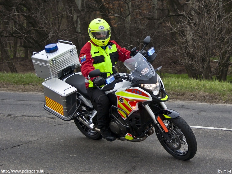 HONDA VFR 1200 X Crosstourer, Országos Mentõszolgálat, fotó: Mike
Keywords: mentő mentőmotor motor magyar OMSZ Magyarország UKP-445