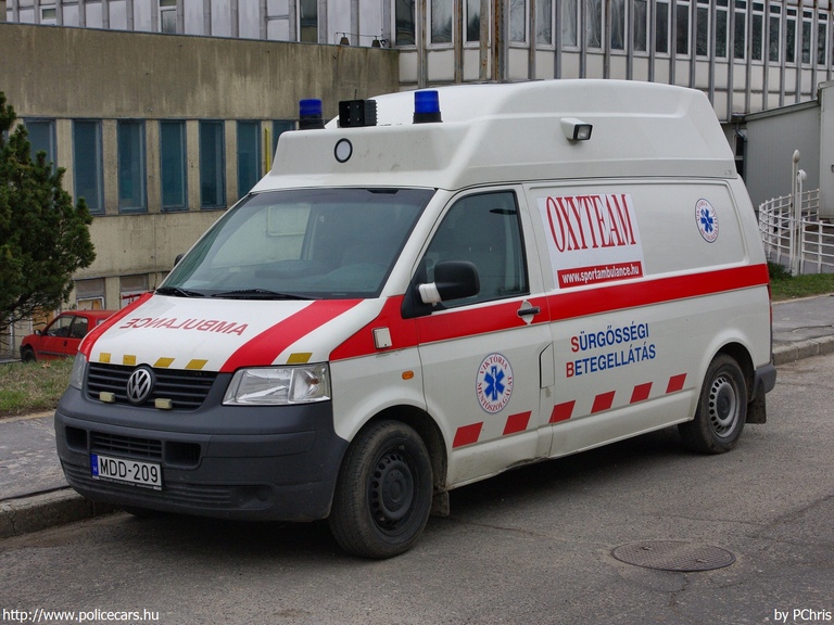 Volkswagen Transporter T5, Viktória Betegszállítás Kft., fotó: PChris
Keywords: mentő mentőautó magyar Magyarország MDD-209