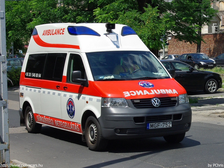 Volkswagen Transporter T5, Maczek Medical Service, fotó: PChris
Keywords: mentő mentőautó magyar Magyarország MGF-752