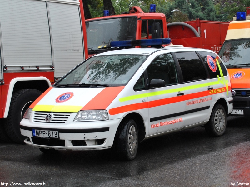 Volkswagen Sharan, Váradi Mentõszolgálat Kft., fotó: Bbazsa
Keywords: mentő mentőautó magyar Magyarország MPP-818 ambulance hungarian Hungary