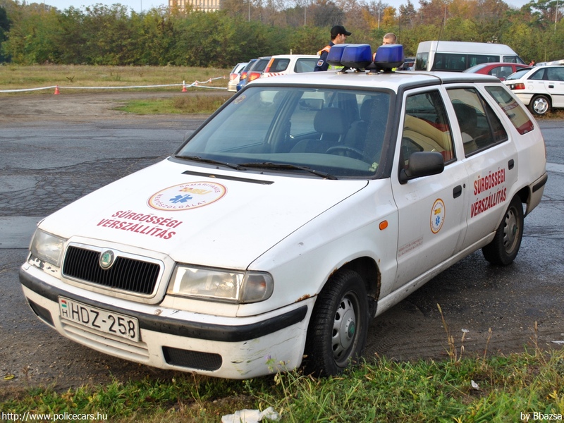 Skoda Felicia, Samaritanus Mentõszolgálat, vérszállítás, fotó: Bbazsa
Keywords: mentő magyar Magyarország mentőautó HDZ-258 ambulance hungarian Hungary