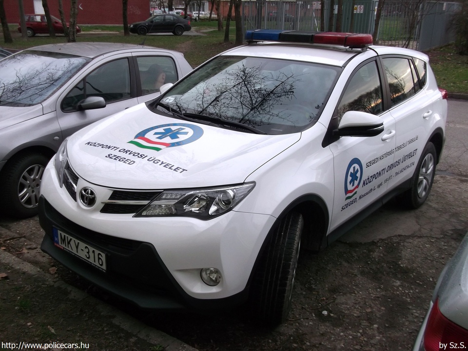 Toyota RAV4, Szeged, központi orvosi ügyelet, Országos Mentõszolgálat, fotó: Sz.S.
Keywords: OMSZ mentő mentőautó magyar Magyarország MKY-316 ambulance hungarian Hungary