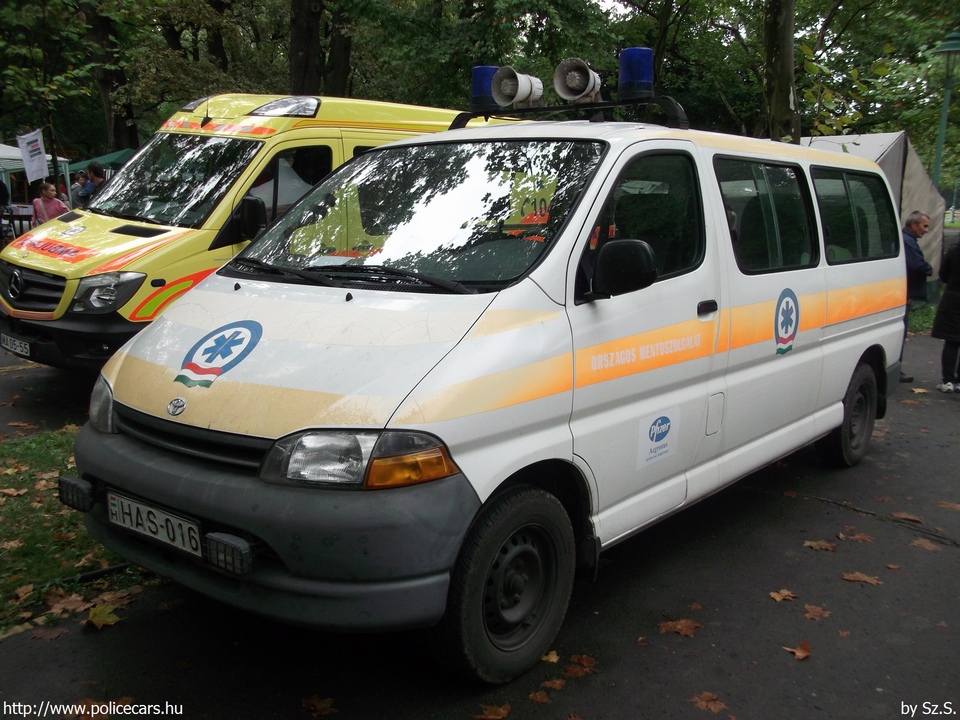 Toyota Hiace, Országos Mentõszolgálat, fotó: Sz.S.
Keywords: mentő mentőautó OMSZ magyar Magyarország HAS-016 ambulance hungarian Hungary
