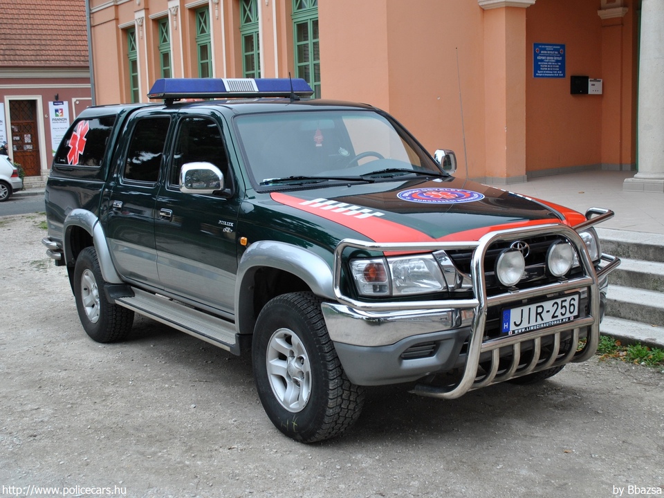Toyota Hilux, orvosi ügyelet, Esztergom, Orvosi Ügyelet Nonprofit Kft., fotó: Bbazsa
Keywords: mentő mentőautó magyar Magyarország Hungary hungarian ambulance JIR-256