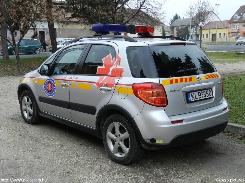 Suzuki SX4 4x4, orvosi ügyelet, Orvosi Ügyelet Nonprofit Kft., Esztergom, fotó: Gzozzo pictures
Keywords: mentő mentőautó magyar Magyarország KLB-350 hungarian Hungary ambulance