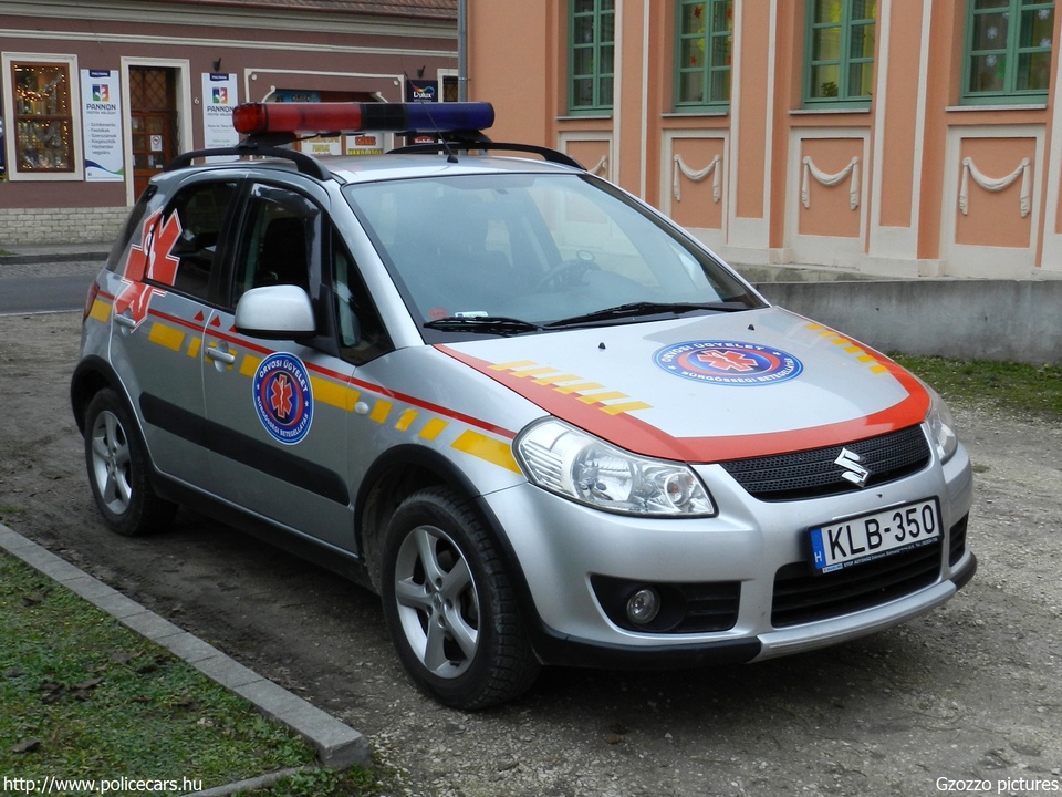 Suzuki SX4 4x4, orvosi ügyelet, Orvosi Ügyelet Nonprofit Kft., Esztergom, fotó: Gzozzo pictures
Keywords: mentő mentőautó magyar Magyarország KLB-350 hungarian Hungary ambulance