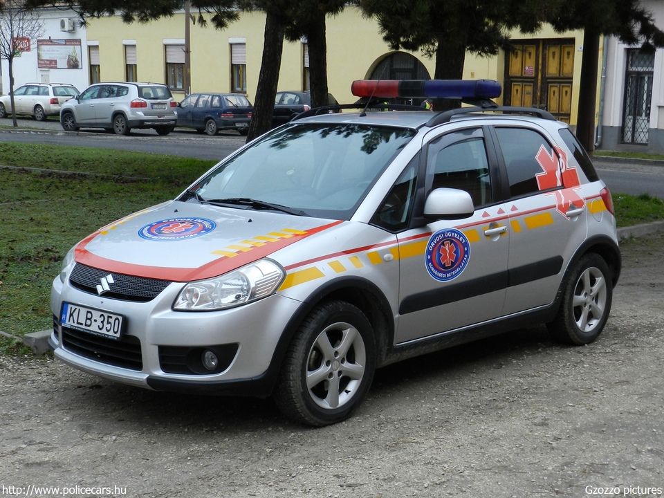 Suzuki SX4 4x4, orvosi ügyelet, Orvosi Ügyelet Nonprofit Kft., Esztergom, fotó: Gzozzo pictures
Keywords: mentő mentőautó magyar Magyarország KLB-350 hungarian Hungary ambulance