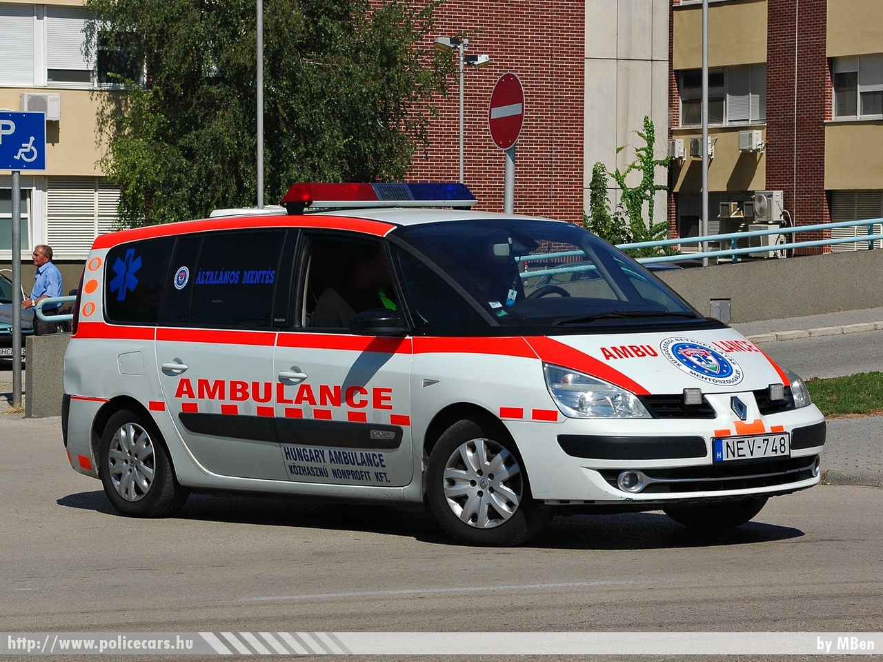 Renault Grand Espace 2.0 dCi, Hungary Ambulance Közhasznú Nonprofit Kft., fotó: MBen
Keywords: magyar Magyarország mentő mentőautó NEV-748 Hungary hungarian ambulance