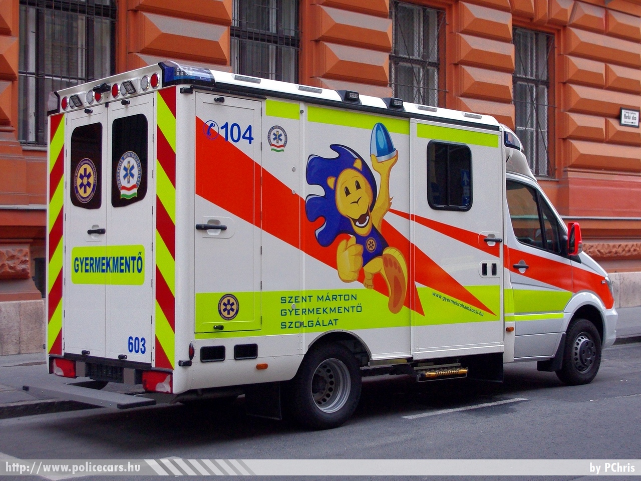 Mercedes Sprinter II facelift, Szent Márton Gyermekmentõszolgálat, fotó: PChris
Keywords: magyar Magyarország mentő mentőautó Hungary hungarian ambulance MA07-03