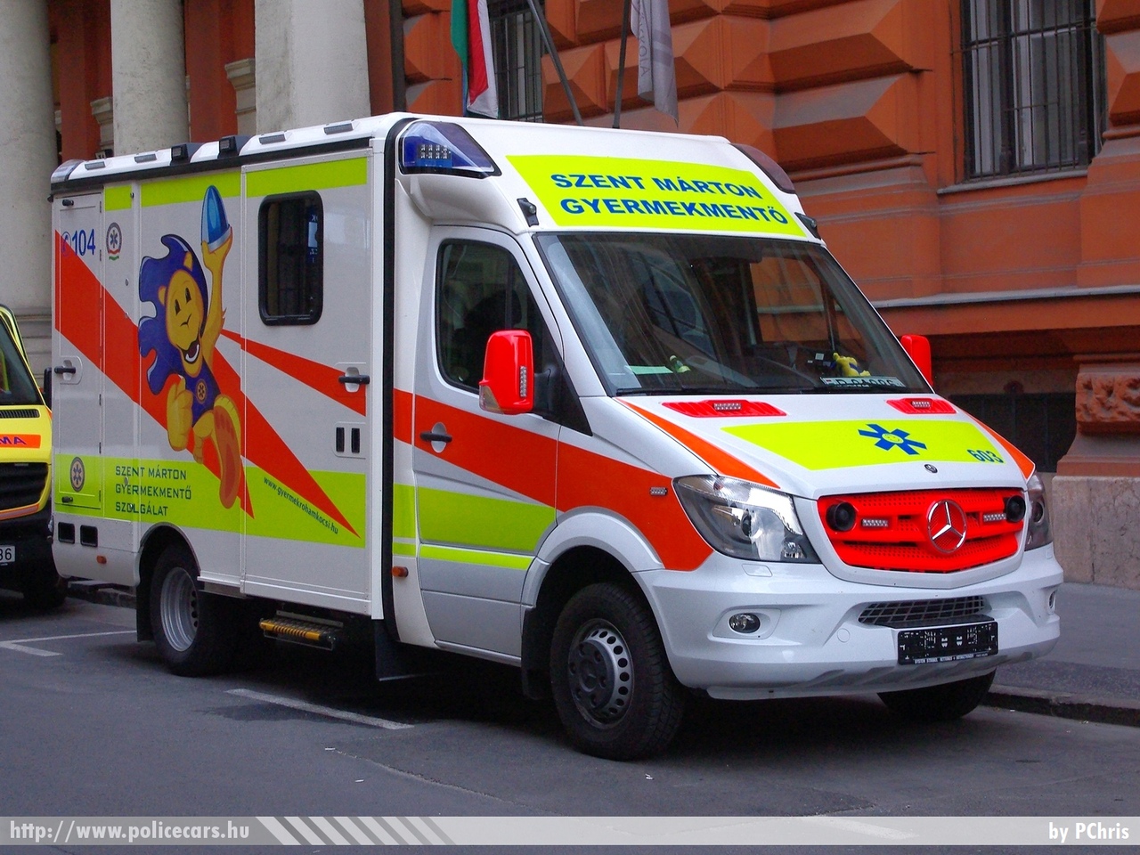 Mercedes Sprinter II facelift, Szent Márton Gyermekmentõszolgálat, fotó: PChris
Keywords: magyar Magyarország mentő mentőautó Hungary hungarian ambulance MA07-03