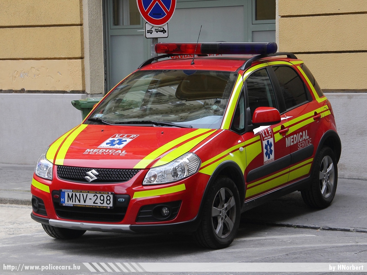 Suzuki SX4, orvosi ügyelet, Budapest, V.I.P. Ambulance Kft., fotó: HNorbert
Keywords: magyar Magyarország mentő mentőautó Hungary hungarian ambulance MNV-298