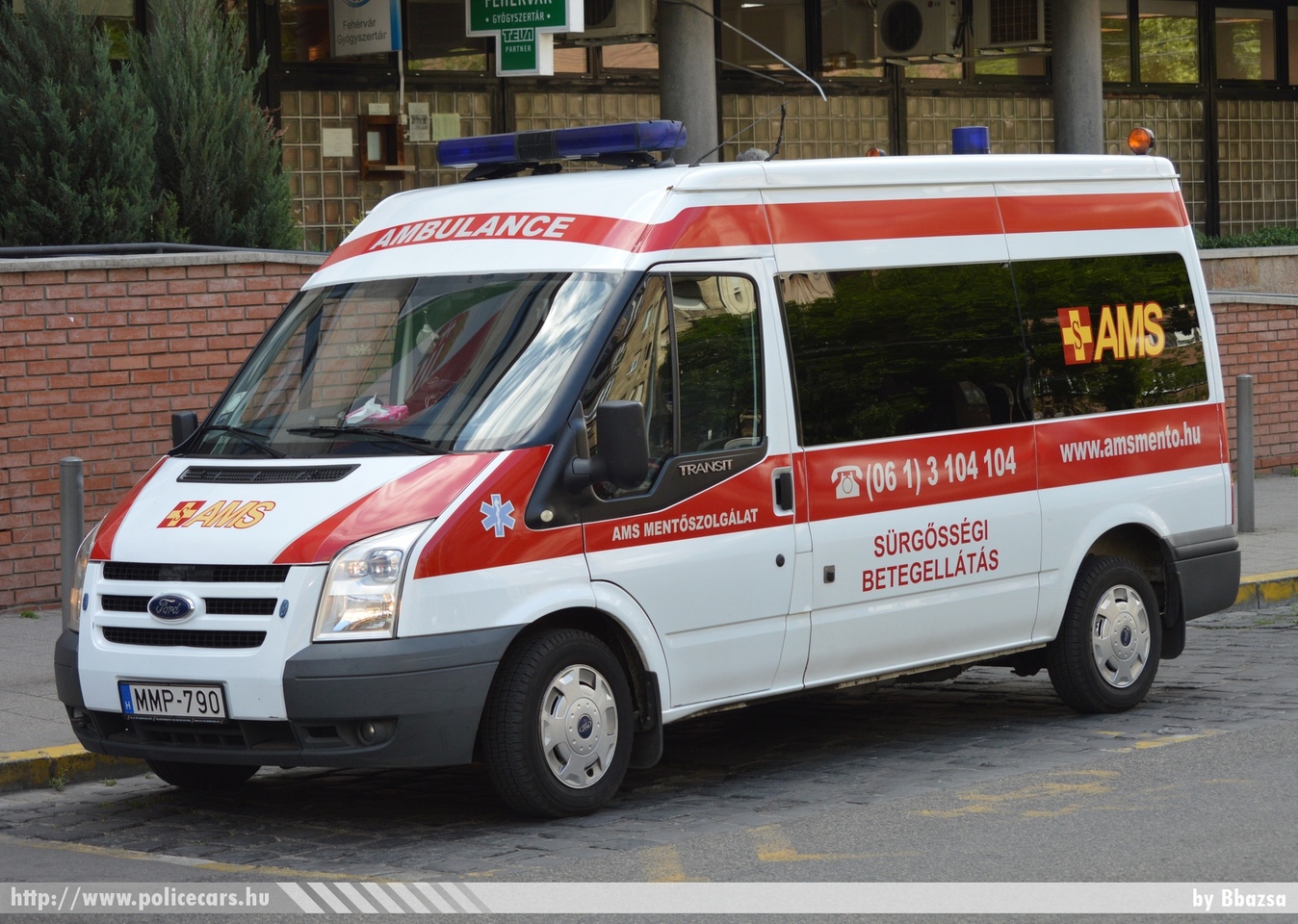 Ford Transit, AMS Assistance Kft., fotó: Bbazsa
Keywords: magyar Magyarország mentő mentőautó Hungary hungarian ambulance MMP-790