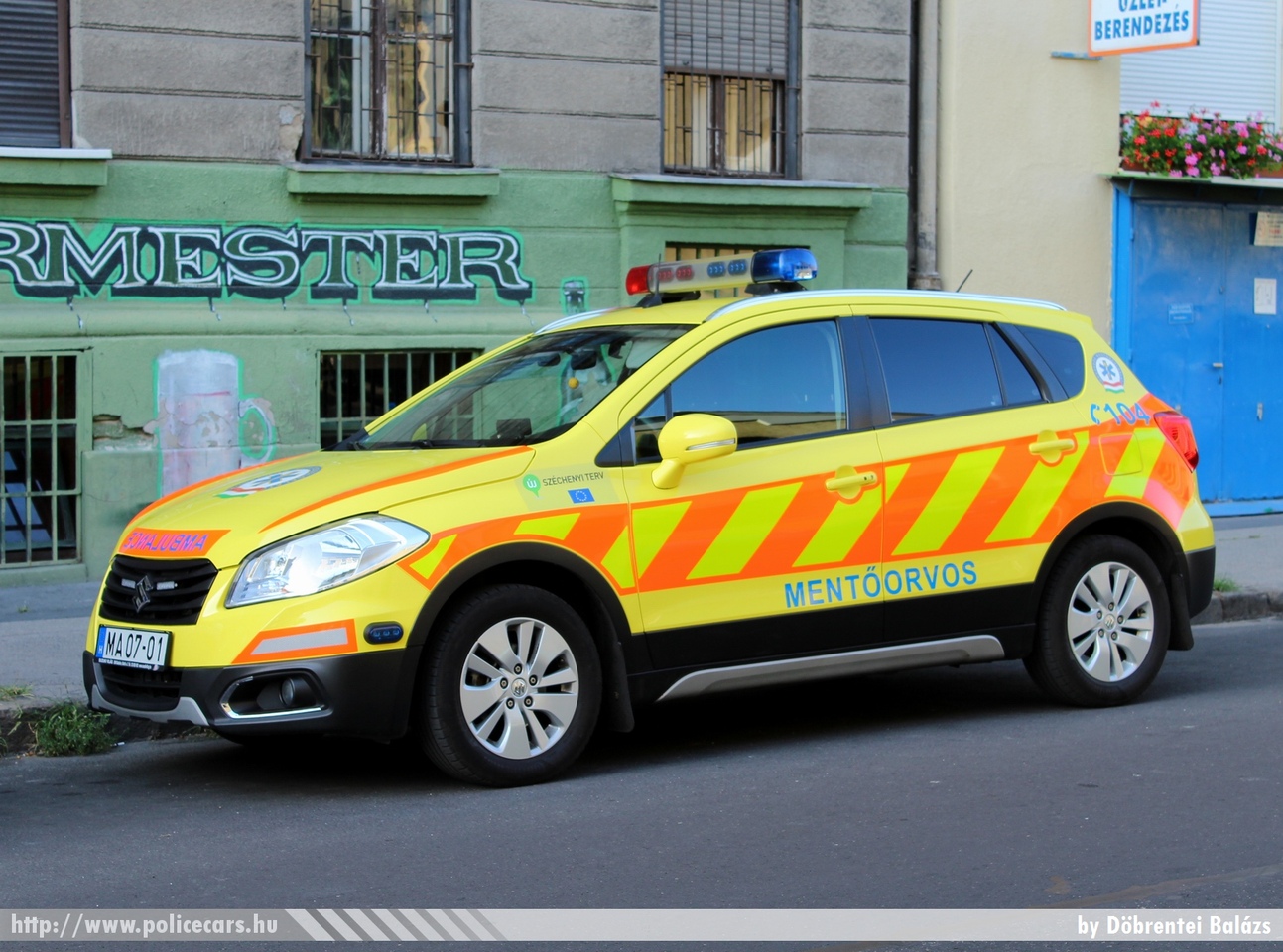 Suzuki SX4 S-Cross, Országos Mentõszolgálat, MOK, fotó: Döbrentei Balázs 
Keywords: magyar Magyarország mentő mentőautó Hungary hungarian ambulance MA07-01