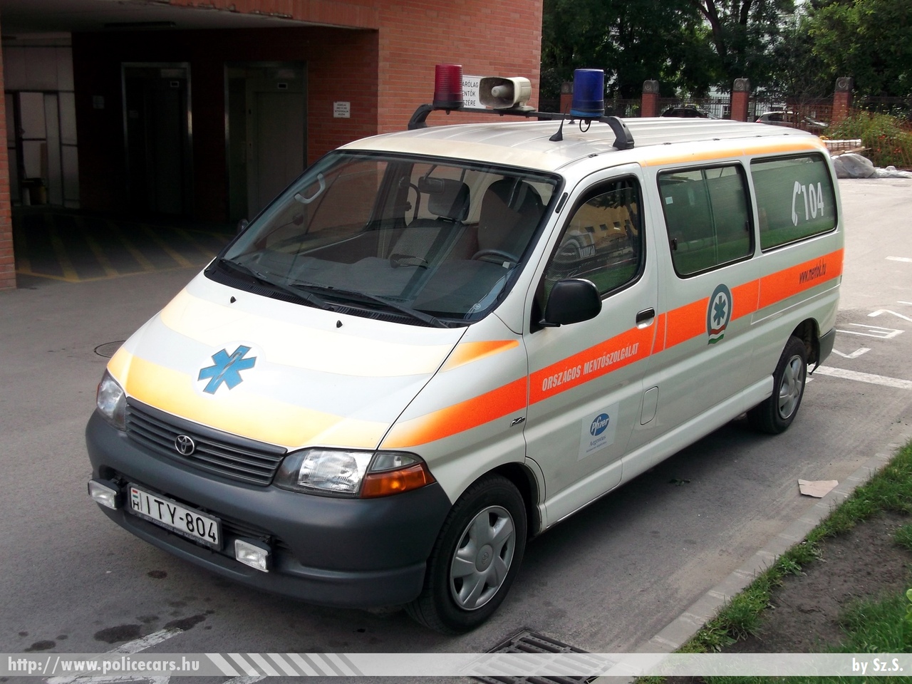 Toyota Hiace, Országos Mentõszolgálat, fotó: Sz.S
Keywords: mentő mentőautó OMSZ magyar Magyarország ITY-804