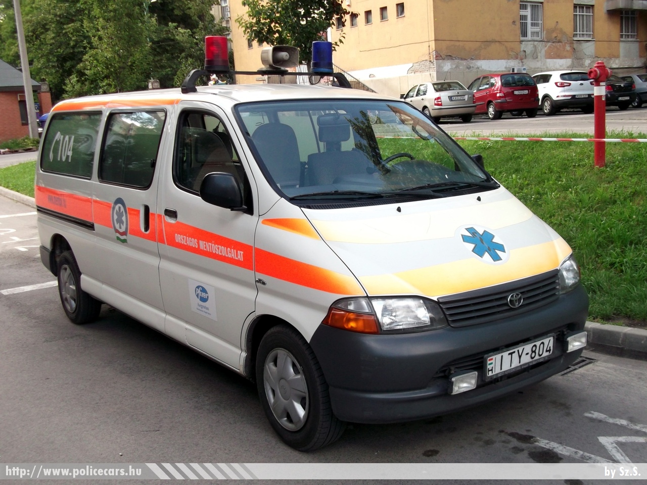 Toyota Hiace, Országos Mentõszolgálat, fotó: Sz.S
Keywords: mentő mentőautó OMSZ magyar Magyarország ITY-804