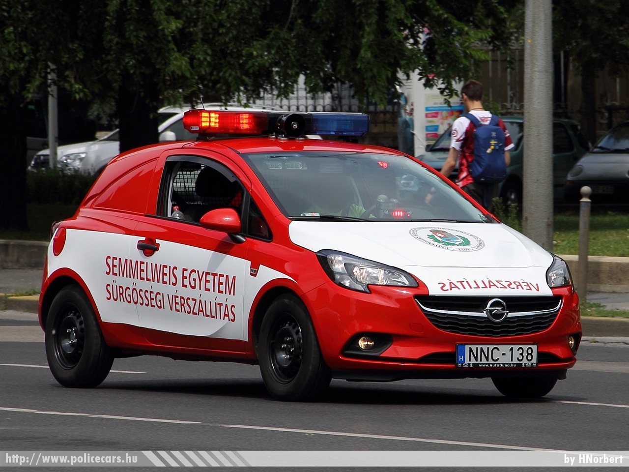 Opel Corsa, sürgõsségi vérszállítás, Semmelweis Egyetem, fotó: HNorbert
Keywords: magyar Magyarország mentő mentőautó Hungary hungarian ambulance NNC-138