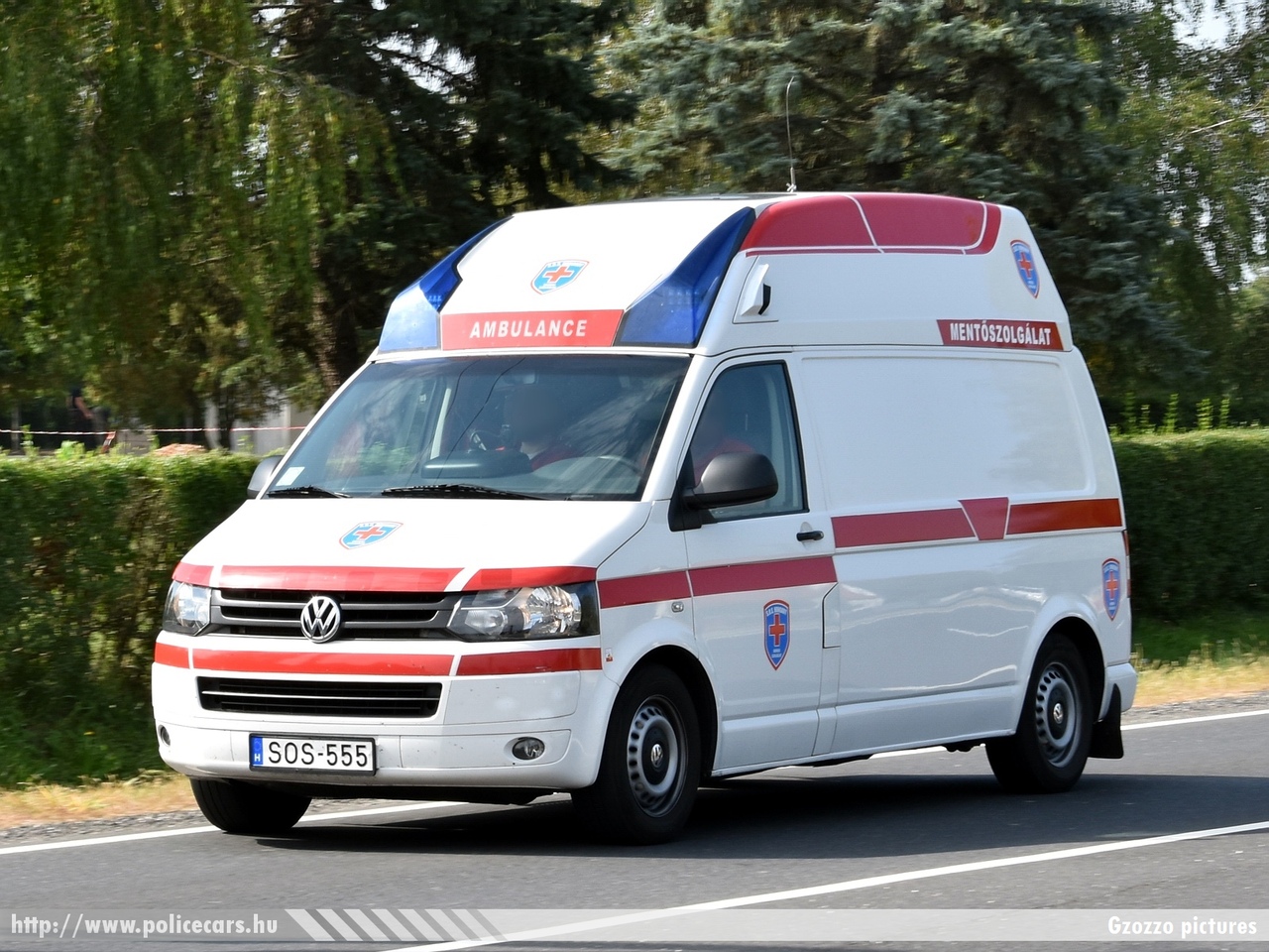 Volkswagen Transporter T5, SOS Assistance Hungary Kft., fotó: Gzozzo pictures
Keywords: magyar Magyarország mentő mentőautó Hungary hungarian ambulance SOS-555