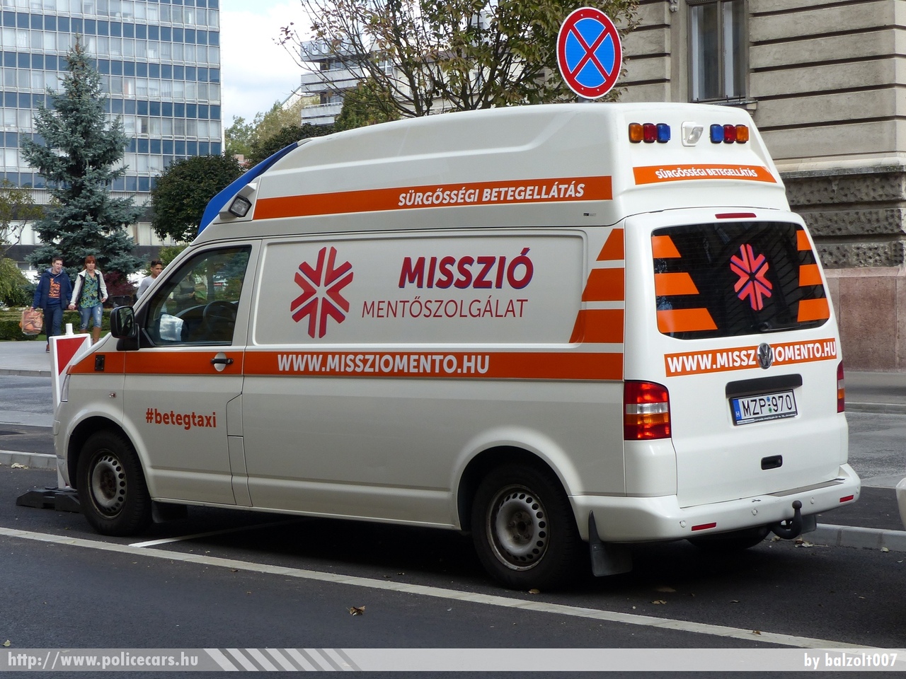 Volkswagen Transporter T5, Misszió Mentõszolgálat, fotó: balzolt007
Keywords: magyar Magyarország mentő mentőautó Hungary hungarian ambulance MZP-970