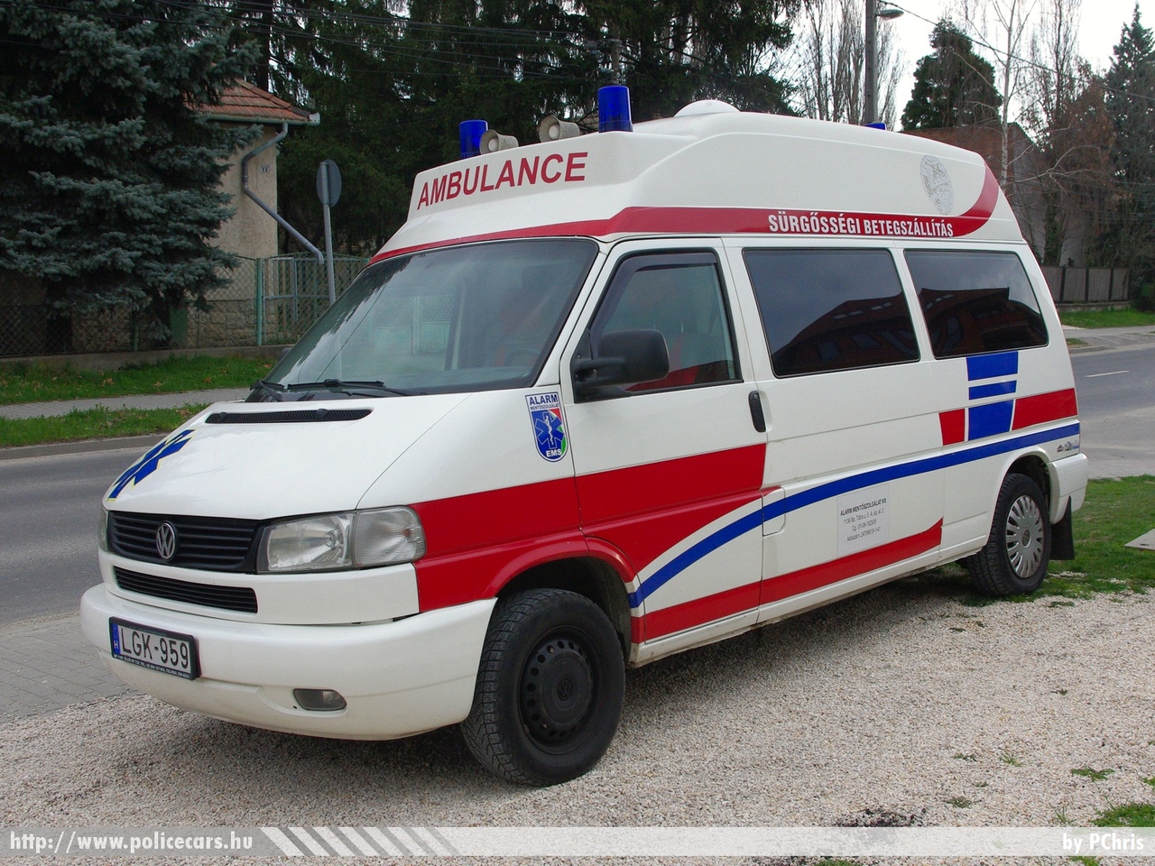 Volkswagen Transporter T4, Alarm Mentõszolgálat Kft., fotó: PChris
Keywords: magyar Magyarország mentő mentőautó Hungary hungarian ambulance LGK-959