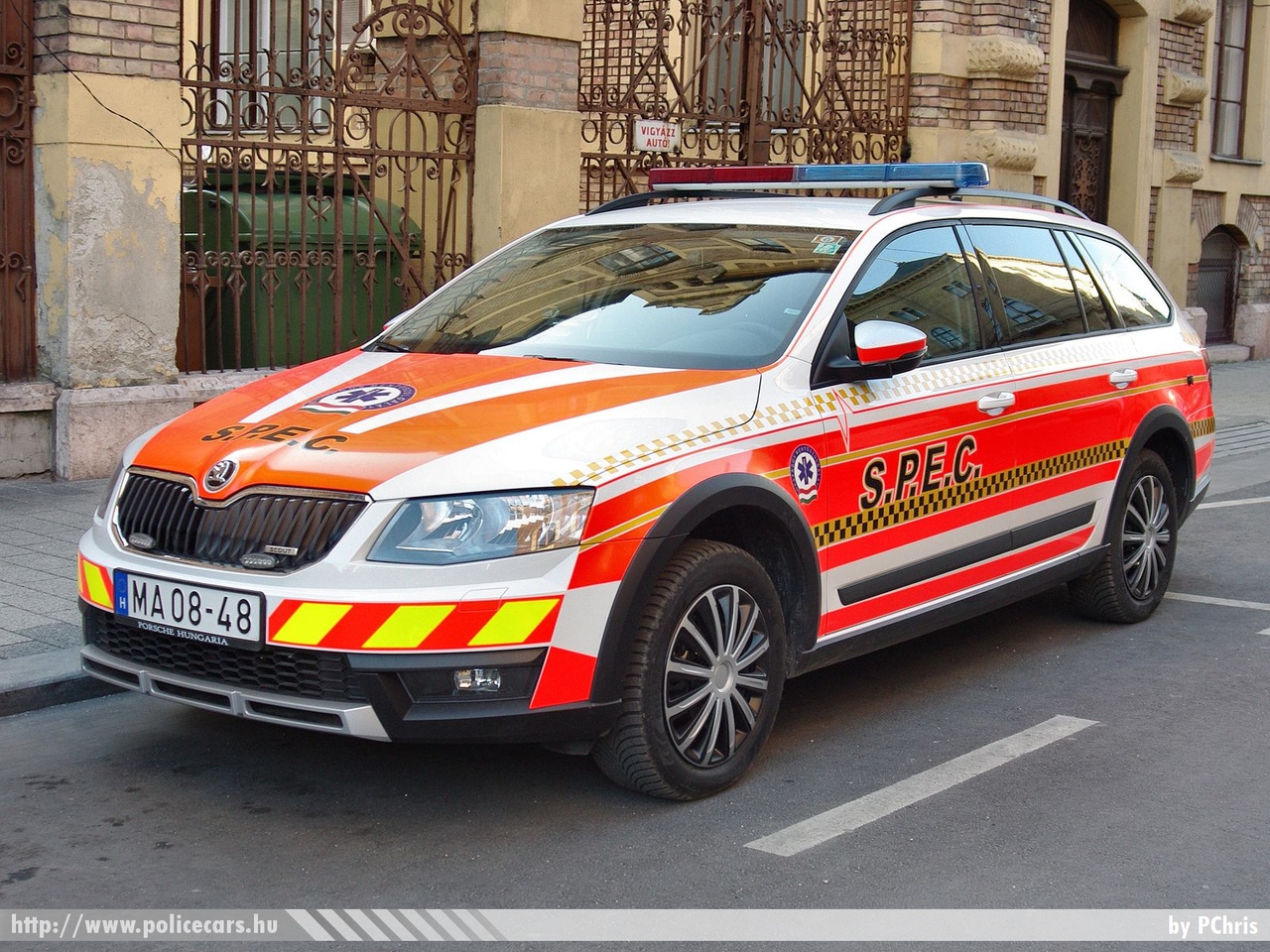 Skoda Octavia Combi III Scout, Országos Mentõszolgálat S.P.E.C., fotó: PChris
Keywords: mentő mentőautó magyar Magyarország MA08-48 ambulance hungarian Hungary