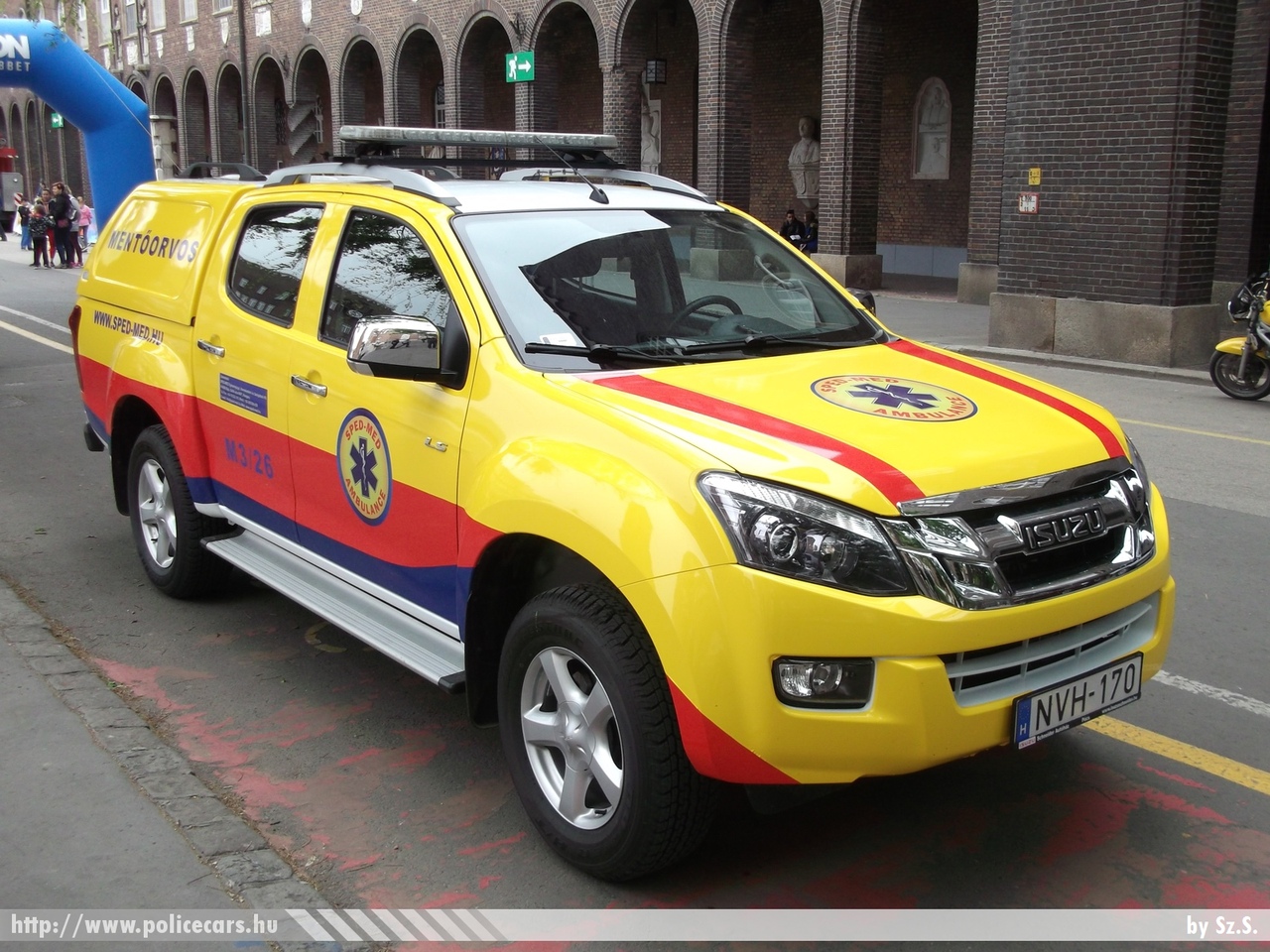Isuzu D-Max, SPED-MED Kft., MOK, fotó: Sz.S
Keywords: mentő mentőautó magyar Magyarország NVH-170
