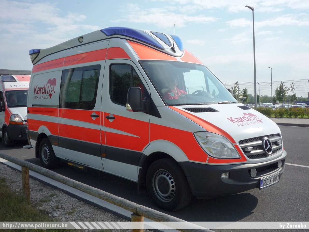 Mercedes-Benz Sprinter II Delfis, Kardirex Ambulance, fotó: Zaronka
Keywords: mentő mentőautó magyar Magyarország hungarian Hungary ambulance REX-003