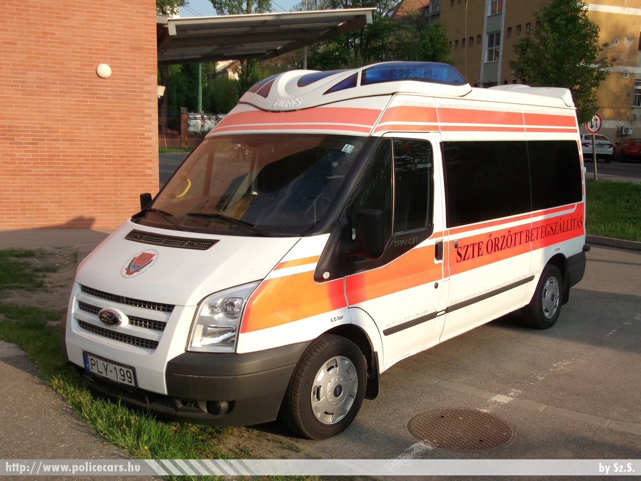 Ford Transit Tauris, SZTE Szegedi Tudományegyetem, fotó: Sz.S.
Keywords: mentő mentőautó magyar Magyarország hungarian Hungary ambulance PLY-199