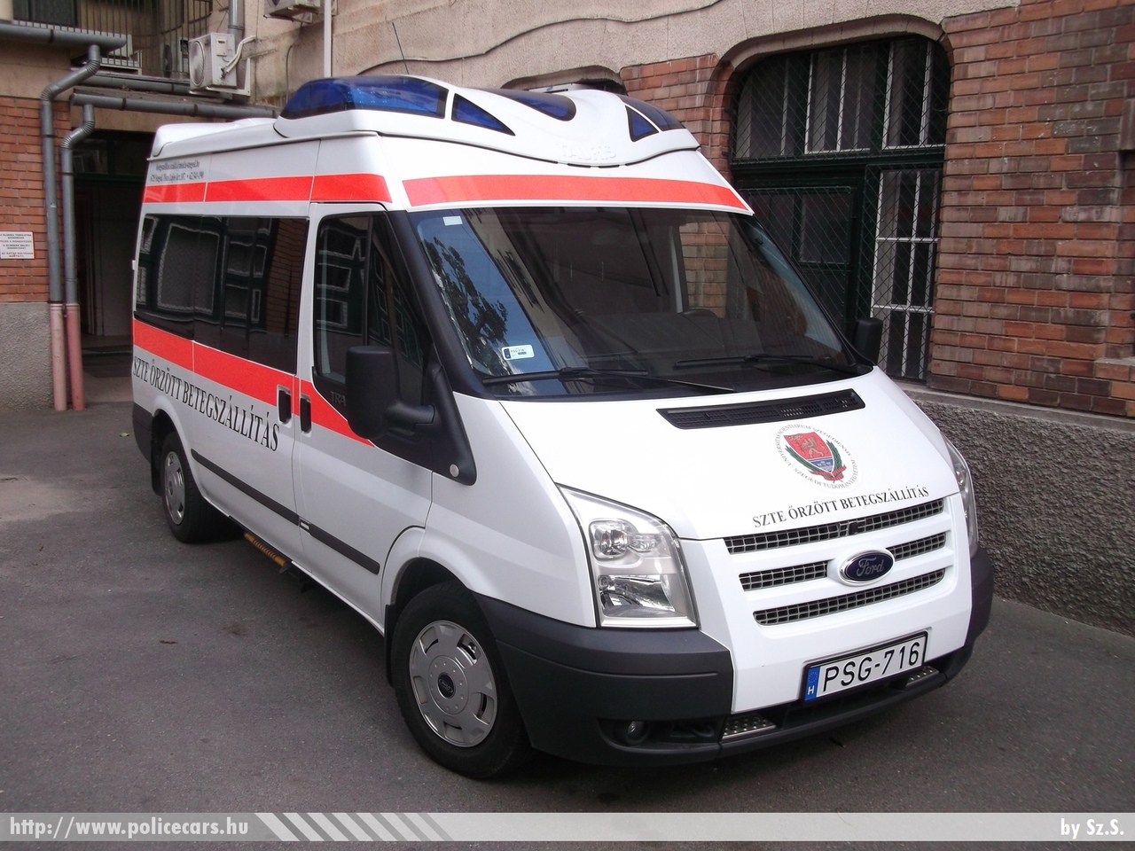 Ford Transit Tauris, SZTE Szegedi Tudományegyetem, fotó: Sz.S.
Keywords: mentő mentőautó magyar Magyarország hungarian Hungary ambulance PSG-716