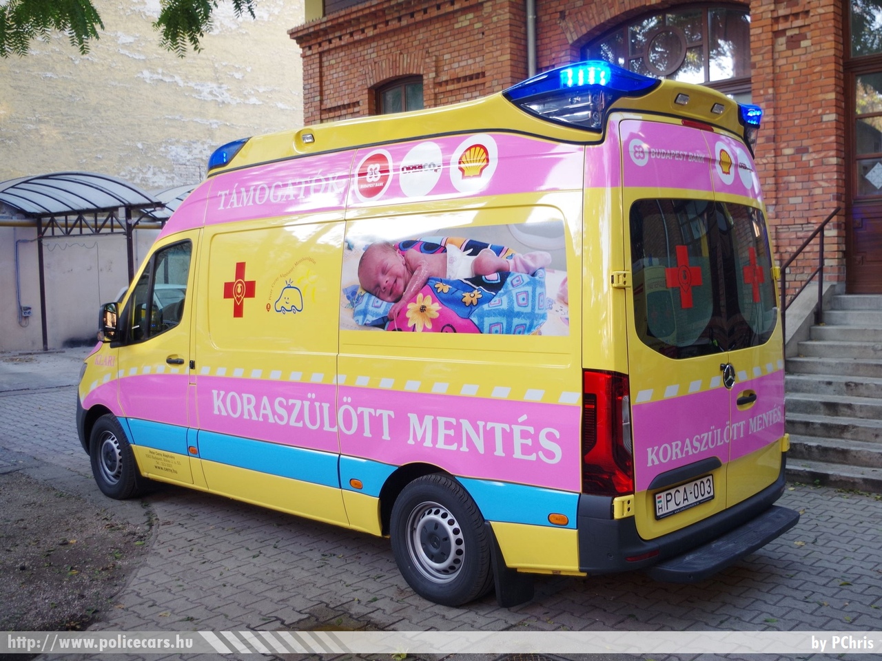 Mercedes Sprinter III, Budapest, Peter Cerny Alapítvány, koraszülöttmentõ, fotó: PChris
Keywords: mentő mentőautó magyar Magyarország hungarian Hungary ambulance PCA-003
