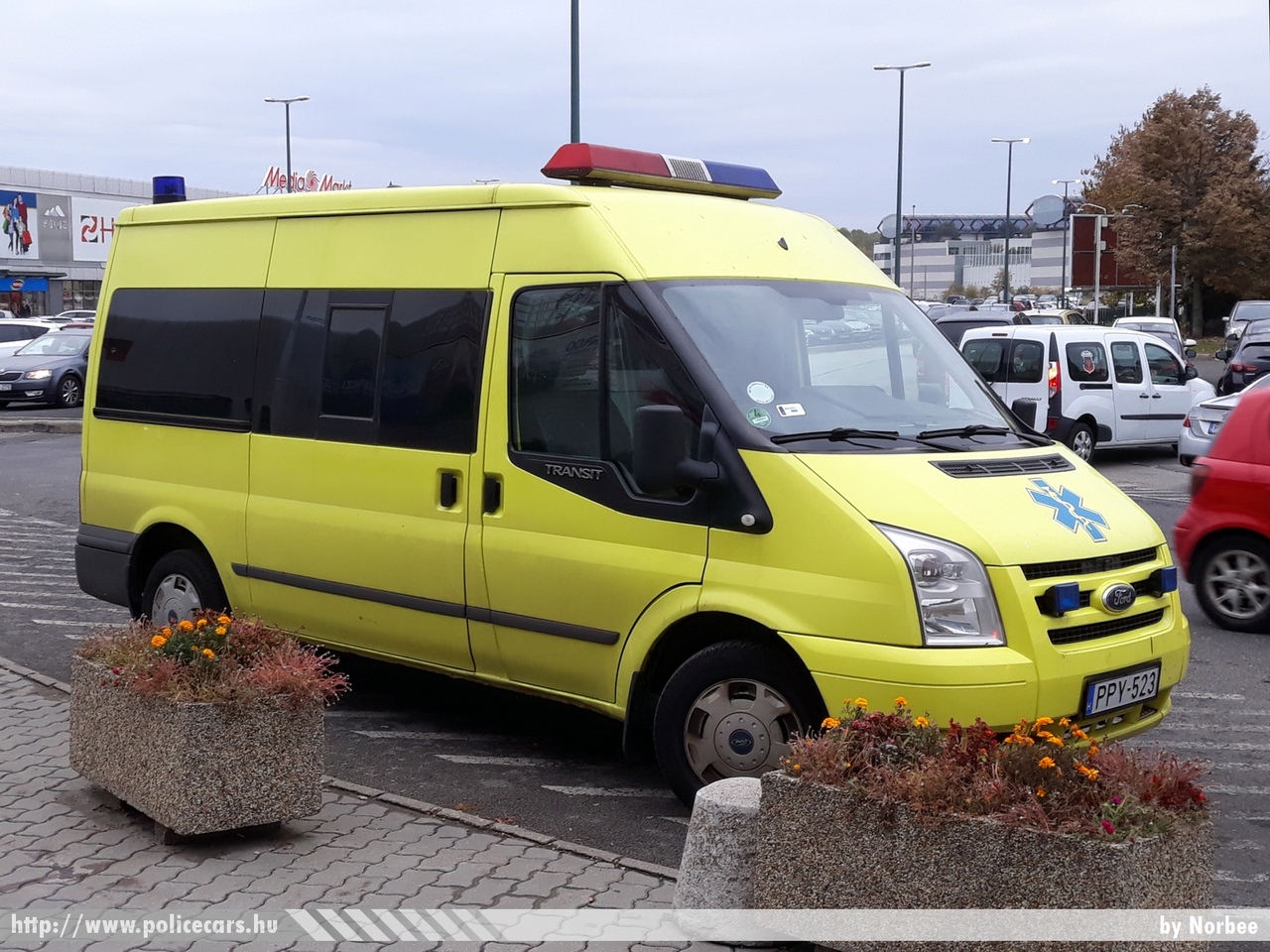 Ford Transit, fotó: Norbee
Keywords: mentő mentőautó magyar Magyarország hungarian Hungary ambulance PPY-523