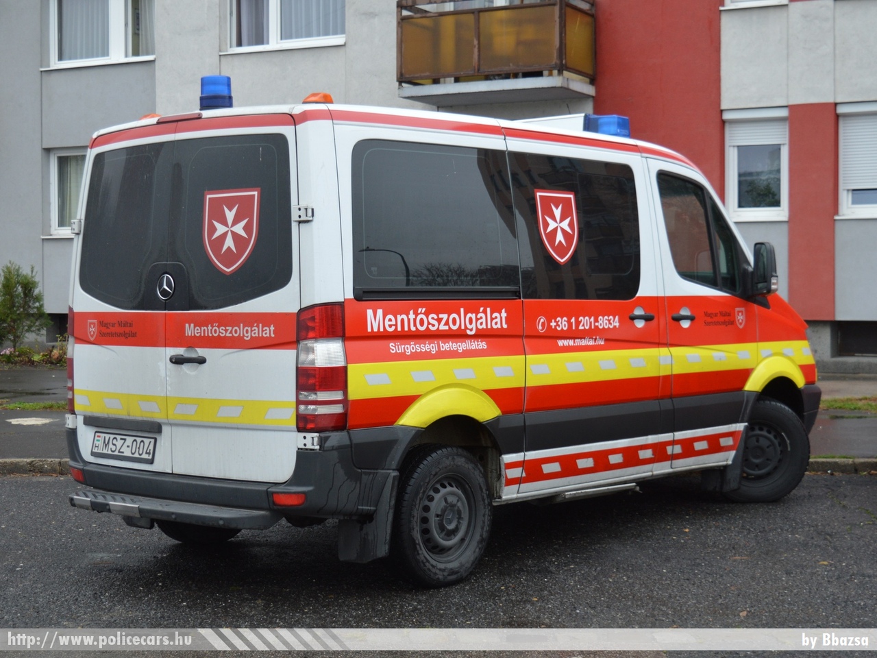 Mercedes Sprinter II, Magyar Máltai Szeretetszolgálat Mentõszolgálat, fotó: Bbazsa
Keywords: mentő mentőautó magyar Magyarország hungarian Hungary ambulance MSZ-004