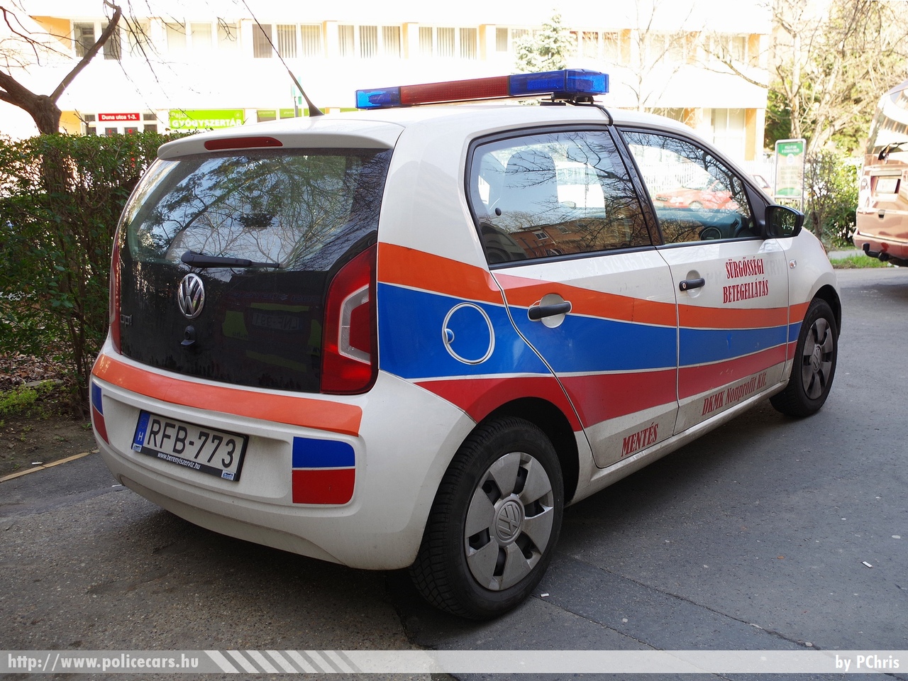 Volkswagen Up!, DKMK Nonprofit Kft., fotó: PChris
Keywords: magyar Magyarország mentő mentőautó Hungary hungarian ambulance RFB-773