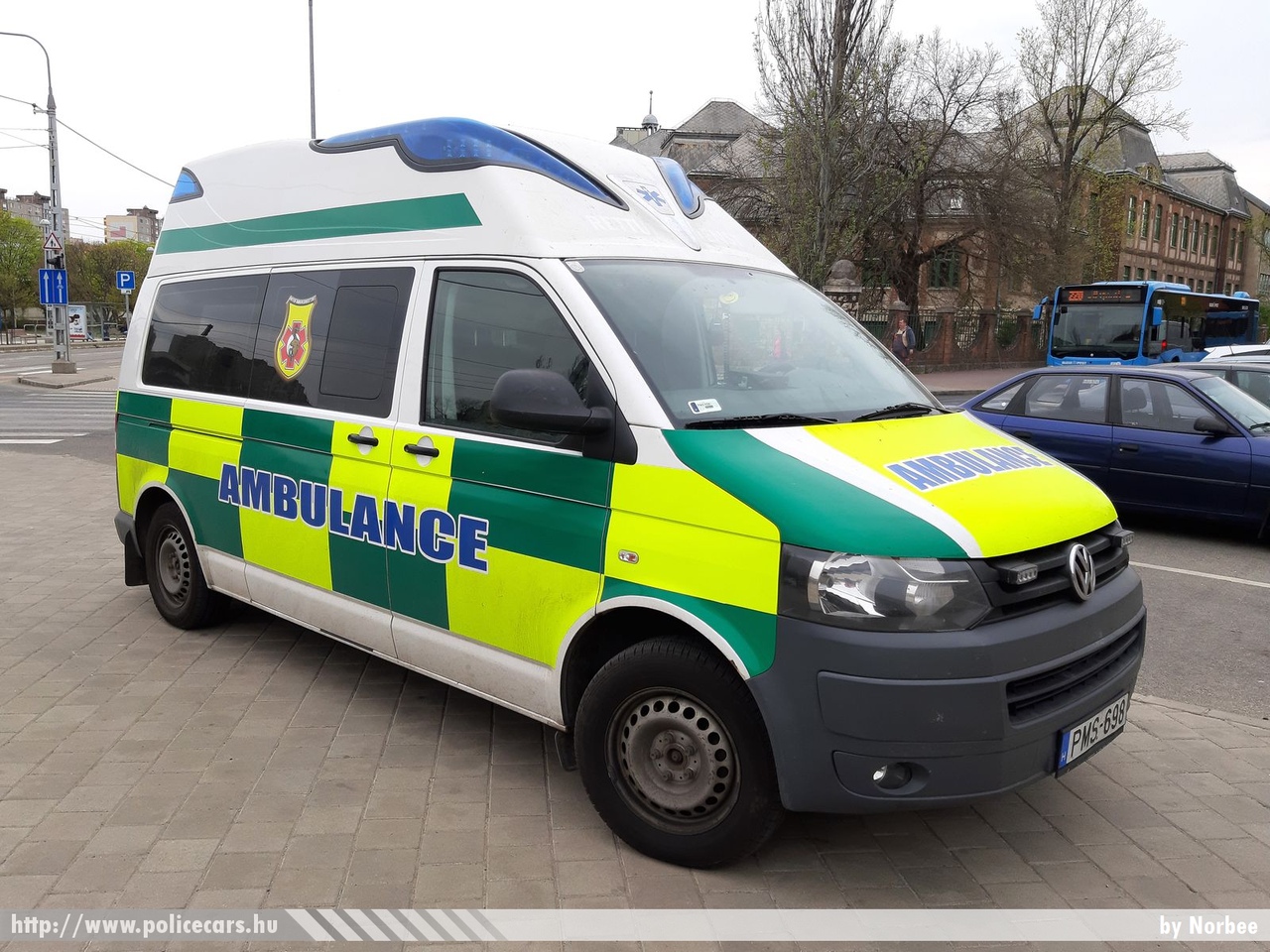 Volkswagen Transporter T5 facelift, International Ambulance Service Kft., fotó: Norbee
Keywords: mentő mentőautó magyar Magyarország hungarian Hungary ambulance PMS-698