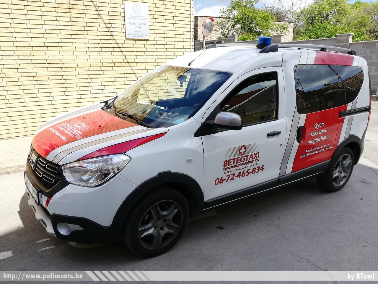 Dacia Dokker, Pécs, Betegtaxi Szolgáltató Kft., fotó: BTomi
Keywords: magyar Magyarország mentő mentőautó Hungary hungarian ambulance RET-909