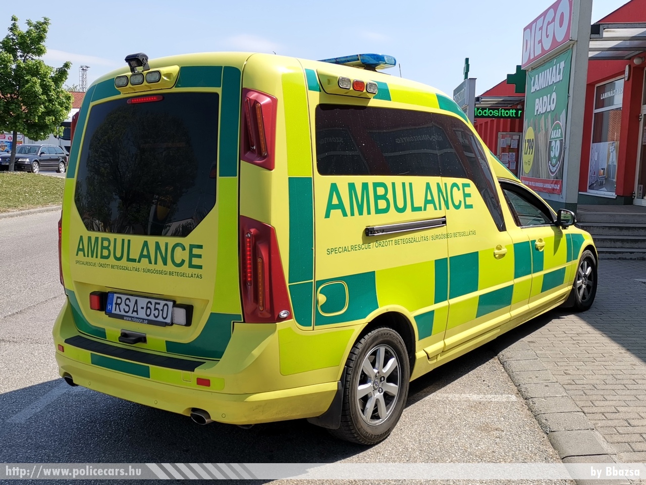 Volvo V70 Nilsson, fotó: Bbazsa
Keywords: mentő mentőautó magyar Magyarország hungarian Hungary ambulance RSA-650