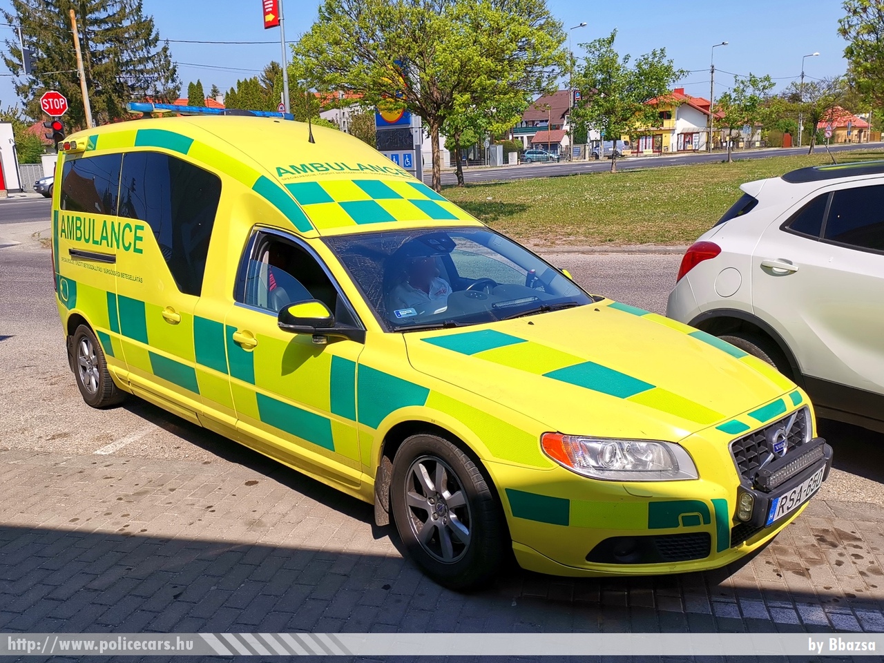 Volvo V70 Nilsson, fotó: Bbazsa
Keywords: mentő mentőautó magyar Magyarország hungarian Hungary ambulance RSA-650