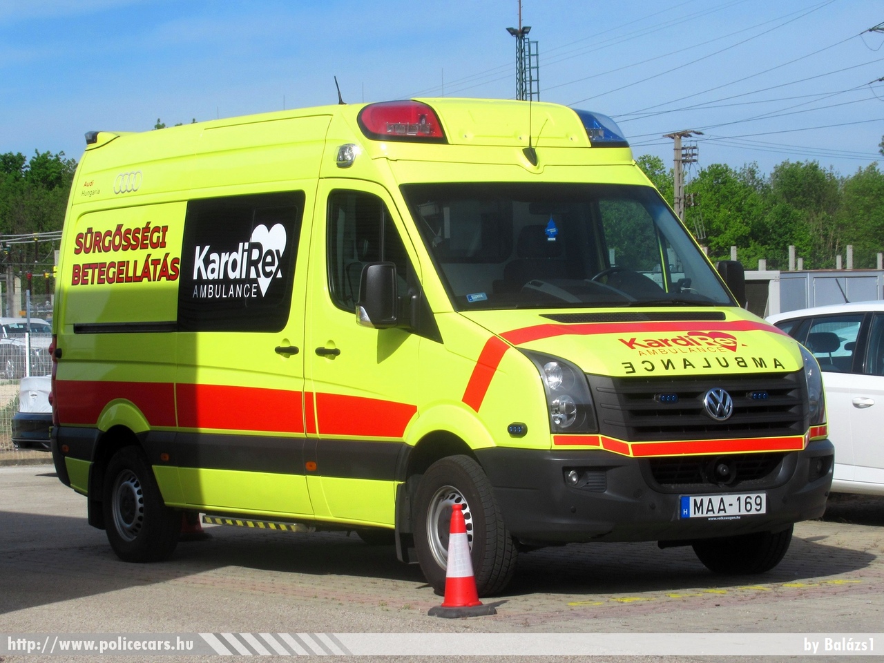 Volkswagen Crafter, Kardirex Ambulance (Audi Hungaria Motor Kft.), fotó: Balázs1
Keywords: mentő mentőautó magyar Magyarország hungarian Hungary ambulance MAA-169