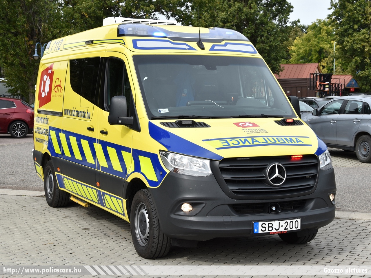 Mercedes Sprinter III, Vízimentõk Magyarországi Szakszolgálata és Önkéntes Tûzoltó Egyesület, fotó: Gzozzo pictures
Keywords: mentő mentőautó magyar Magyarország hungarian Hungary ambulance SBJ-200