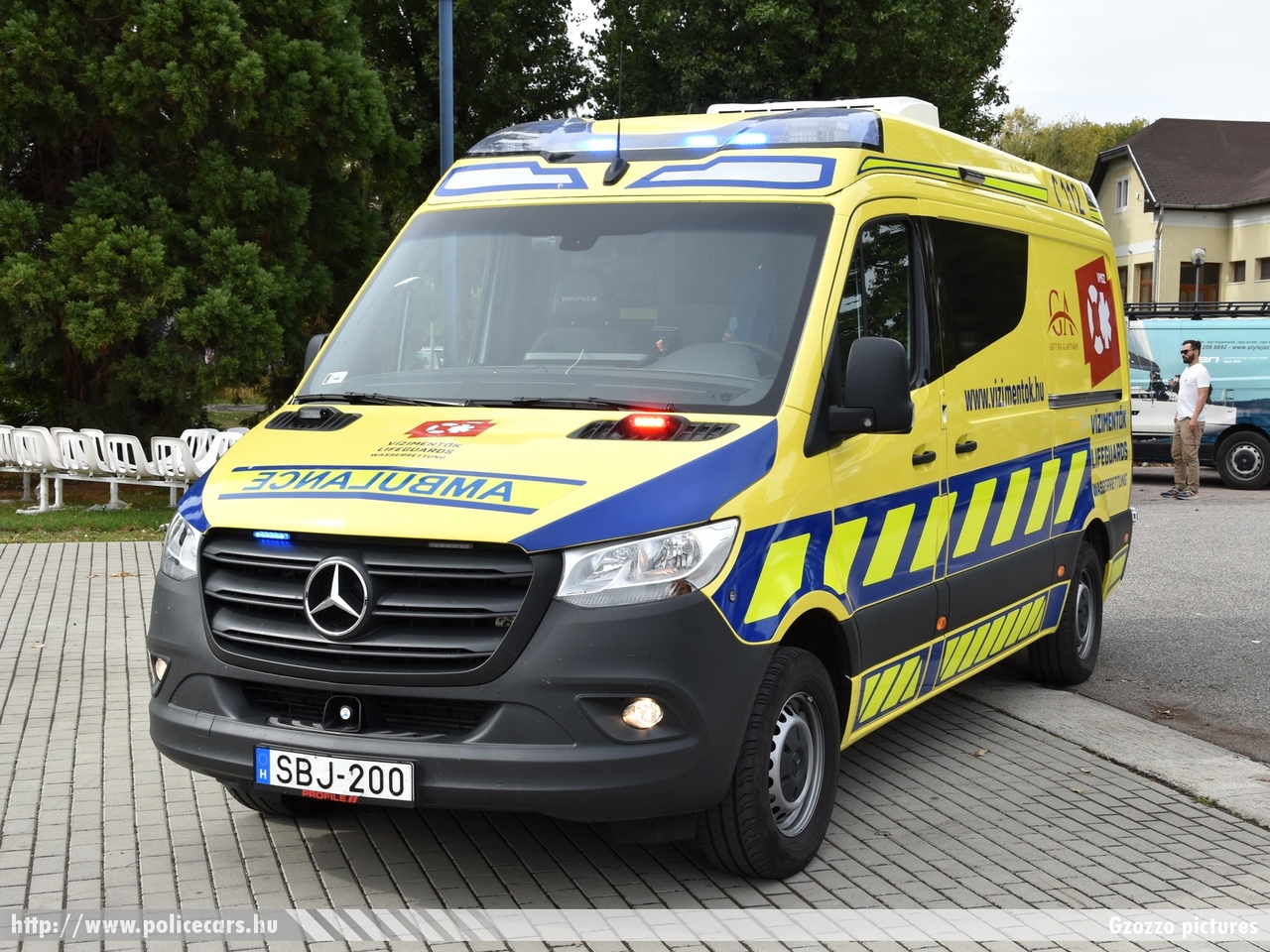 Mercedes Sprinter III, Vízimentõk Magyarországi Szakszolgálata és Önkéntes Tûzoltó Egyesület, fotó: Gzozzo pictures
Keywords: mentő mentőautó magyar Magyarország hungarian Hungary ambulance SBJ-200