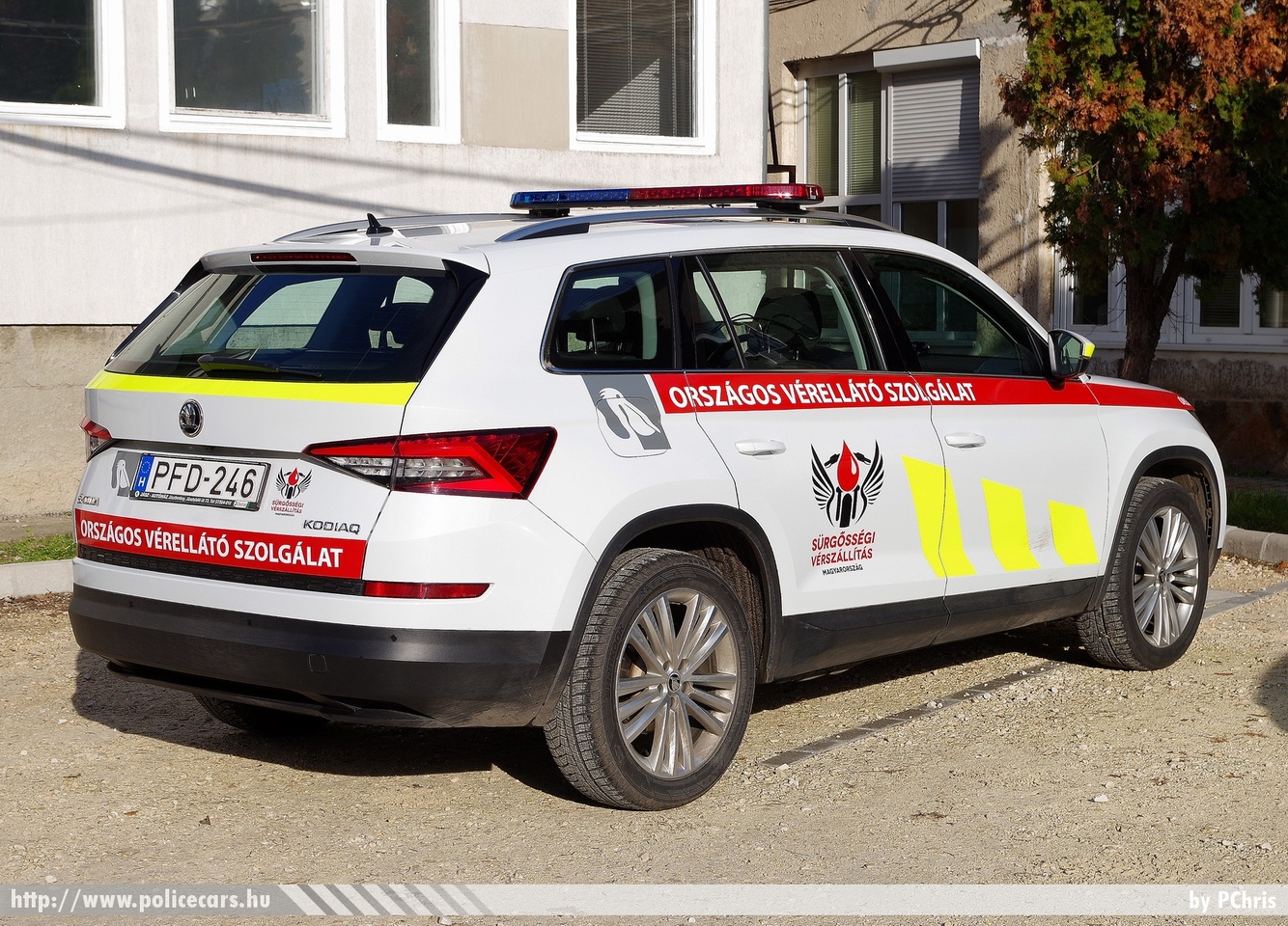 Skoda Kodiaq, Országos Vérellátó Szolgálat, Magyarországi Sürgõsségi Motoros Vérszállító Szolgálat, Vérlovagok, fotó: PChris
Keywords: mentő mentőautó magyar Magyarország ambulance hungarian Hungary PFD-246