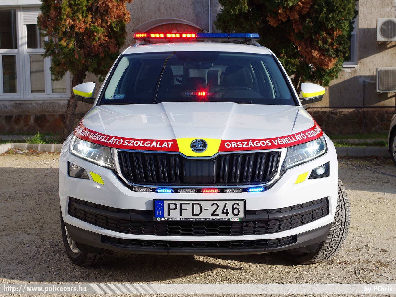 Skoda Kodiaq, Országos Vérellátó Szolgálat, Magyarországi Sürgõsségi Motoros Vérszállító Szolgálat, Vérlovagok, fotó: PChris
Keywords: mentő mentőautó magyar Magyarország ambulance hungarian Hungary PFD-246