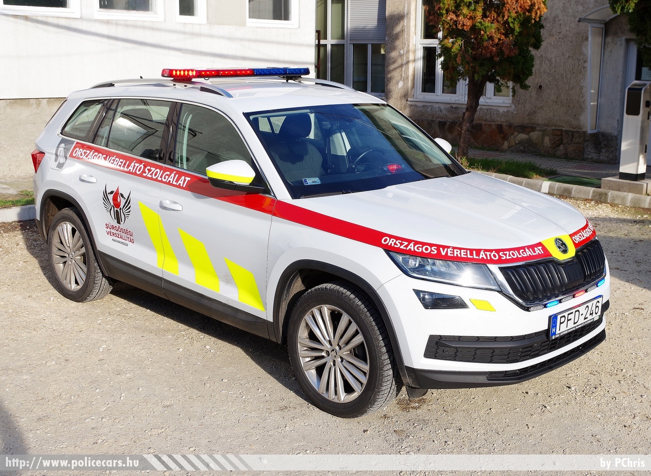 Skoda Kodiaq, Országos Vérellátó Szolgálat, Magyarországi Sürgõsségi Motoros Vérszállító Szolgálat, Vérlovagok, fotó: PChris
Keywords: mentő mentőautó magyar Magyarország ambulance hungarian Hungary PFD-246