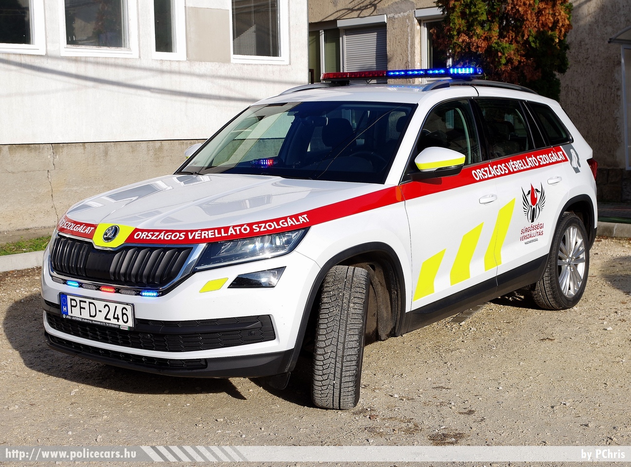 Skoda Kodiaq, Országos Vérellátó Szolgálat, Magyarországi Sürgõsségi Motoros Vérszállító Szolgálat, Vérlovagok, fotó: PChris
Keywords: mentő mentőautó magyar Magyarország ambulance hungarian Hungary PFD-246